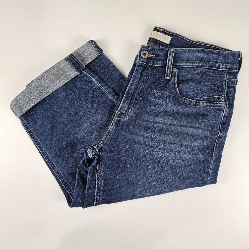 Levi’s Capri Jeans Women’s Size 8 Mid Rise Dark Wash Blue Denim Rolled Cuffs